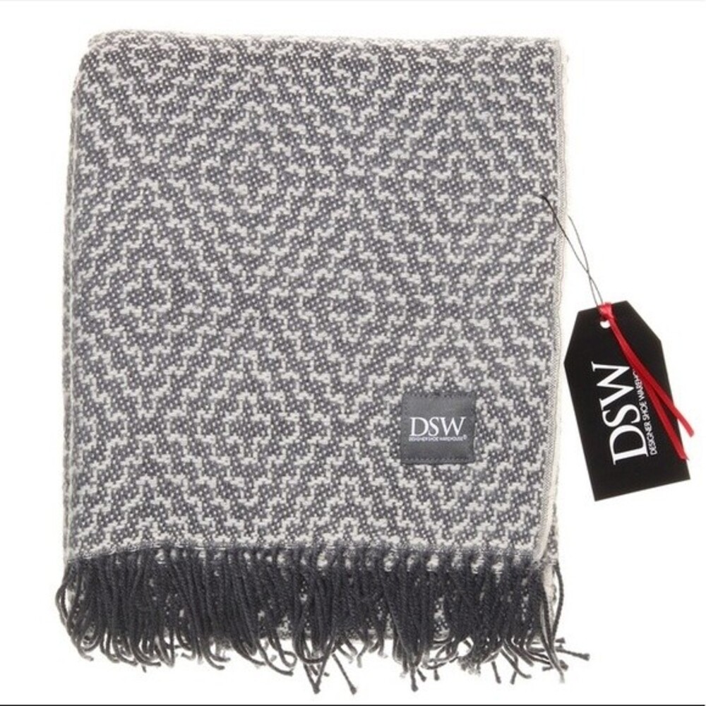 DSW Fringes Geometric Pattern Throw Blanket Black / White 50 x 60